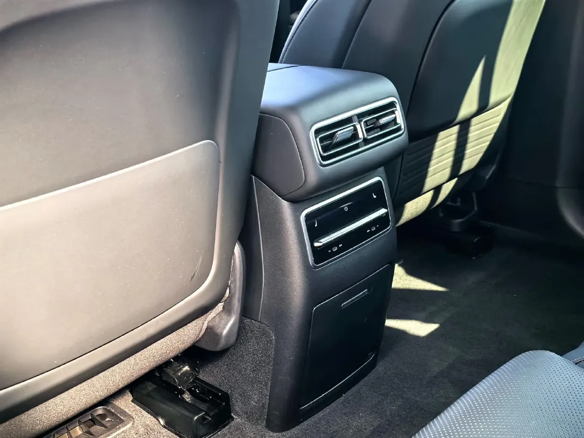 2023 Li L7 Range Extended 154HP REEV 40.9KWH,autocango,china used car exporter,china ev exporter,chinese used car exporter,chinese used ev exporter