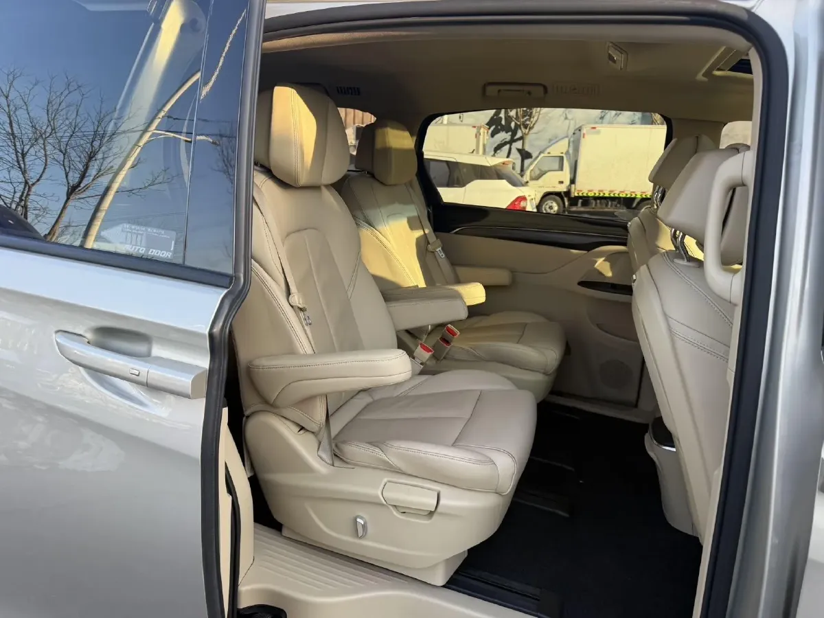 2022 Buick GL8 2.0T 237HP L4 9AT,autocango,china used car exporter,china ev exporter,chinese used car exporter,chinese used ev exporter