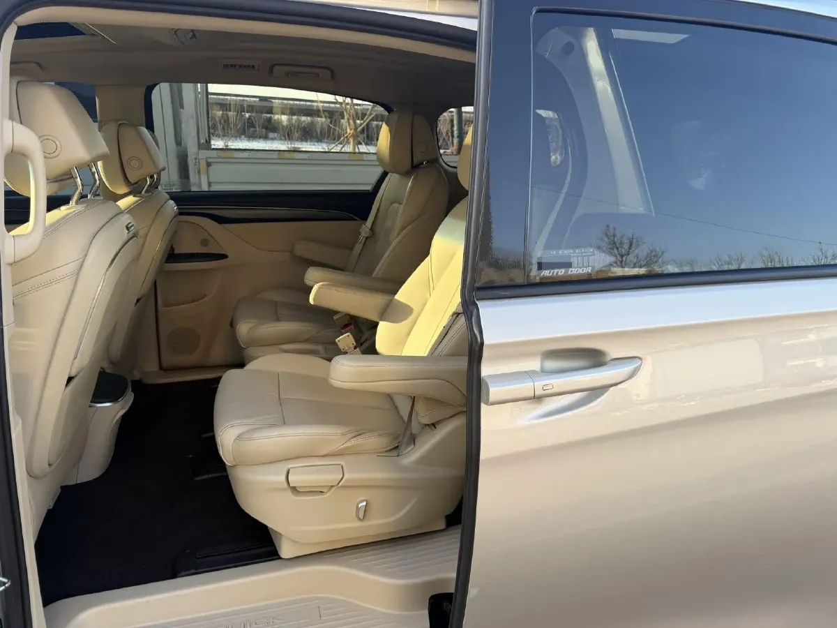 2022 Buick GL8 2.0T 237HP L4 9AT,autocango,china used car exporter,china ev exporter,chinese used car exporter,chinese used ev exporter