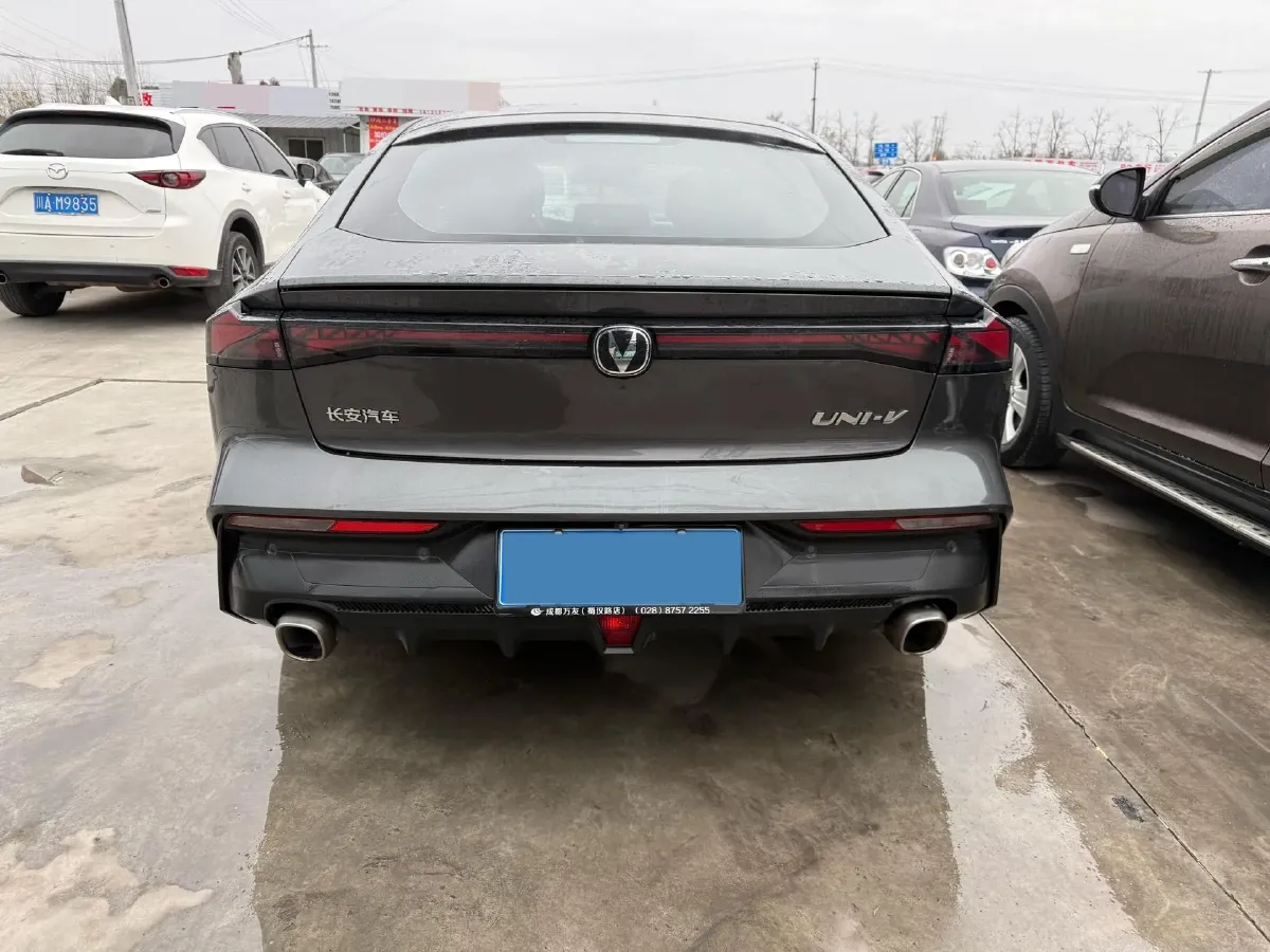 2022 ChangAn UNI-V 1.5T 188HP L4 7DCT,autocango,china used car exporter,china ev exporter,chinese used car exporter,chinese used ev exporter