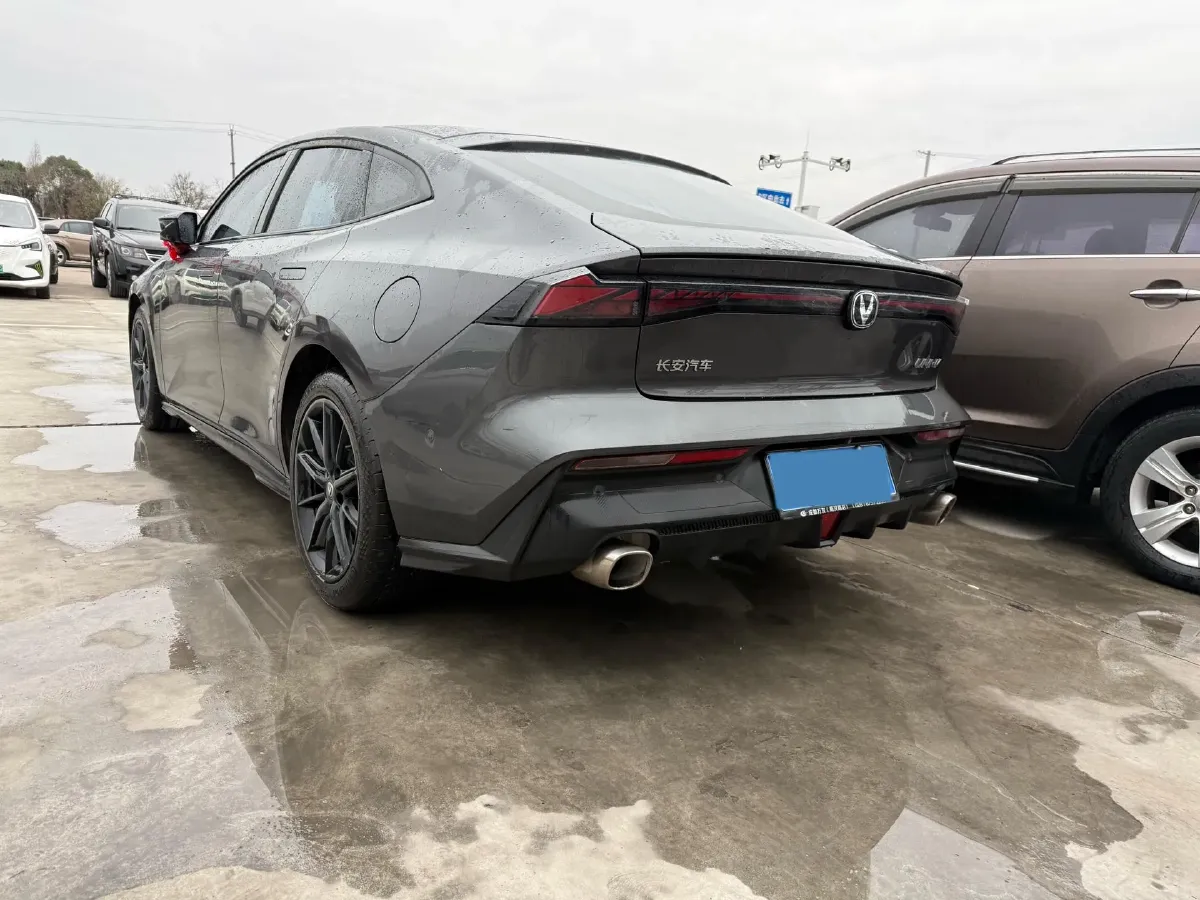 2022 ChangAn UNI-V 1.5T 188HP L4 7DCT,autocango,china used car exporter,china ev exporter,chinese used car exporter,chinese used ev exporter