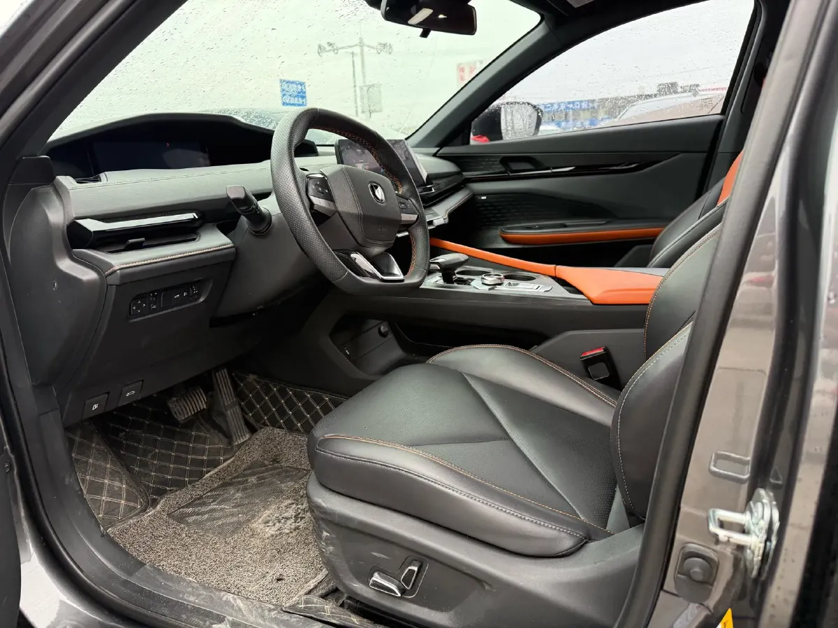 2022 ChangAn UNI-V 1.5T 188HP L4 7DCT,autocango,china used car exporter,china ev exporter,chinese used car exporter,chinese used ev exporter