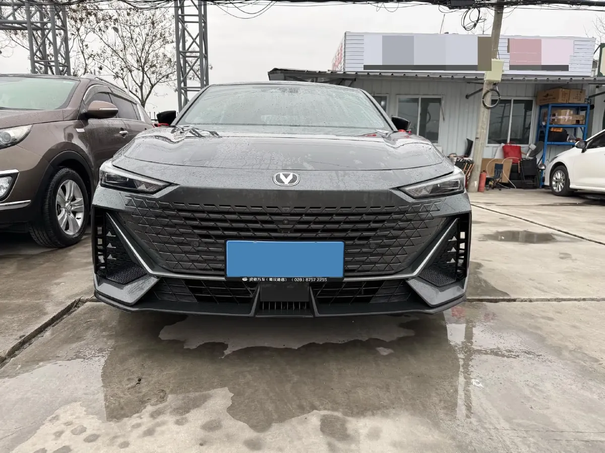 2022 ChangAn UNI-V 1.5T 188HP L4 7DCT,autocango,china used car exporter,china ev exporter,chinese used car exporter,chinese used ev exporter
