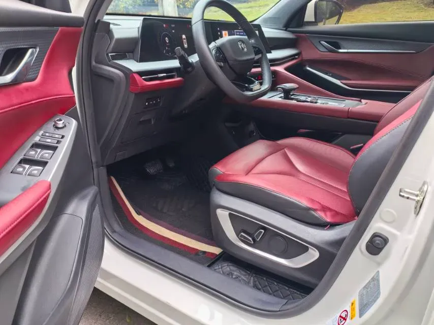 2022 ChangAn CS75 Plus 1.5T 188HP L4 8AT,autocango,china used car exporter,china ev exporter,chinese used car exporter,chinese used ev exporter