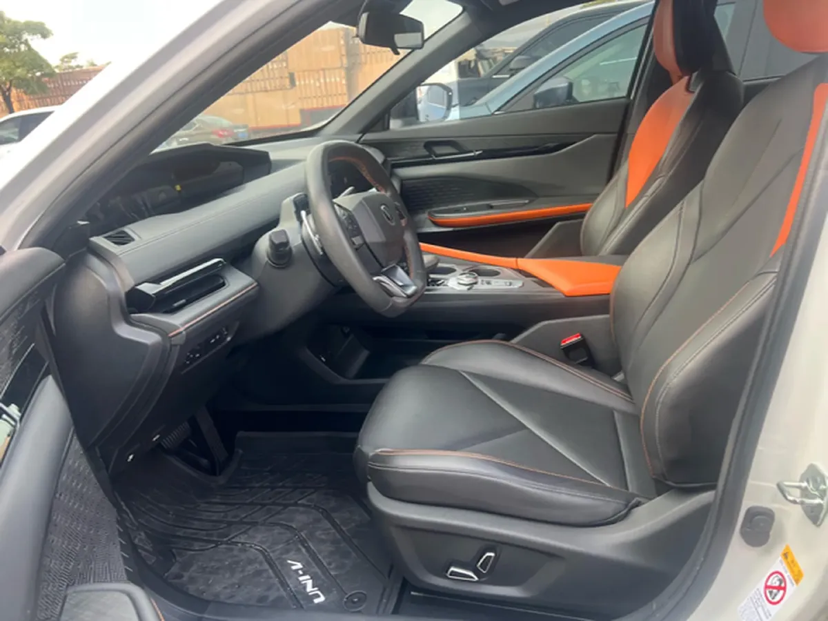 2022 ChangAn UNI-V 1.5T 188HP L4 7DCT,autocango,china used car exporter,china ev exporter,chinese used car exporter,chinese used ev exporter