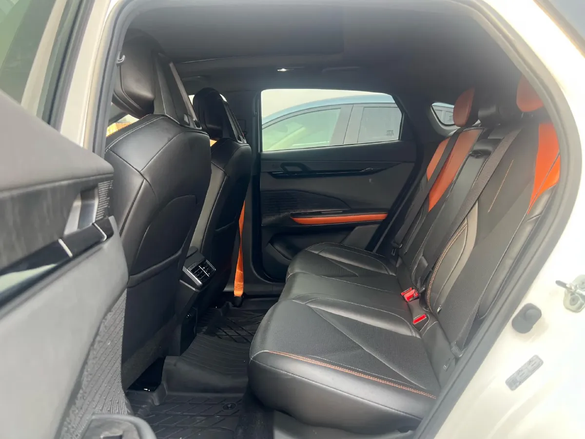 2022 ChangAn UNI-V 1.5T 188HP L4 7DCT,autocango,china used car exporter,china ev exporter,chinese used car exporter,chinese used ev exporter