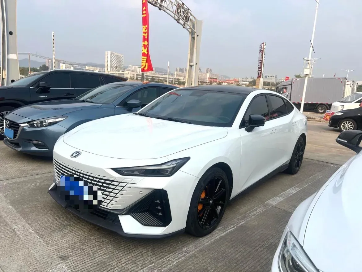 2022 ChangAn UNI-V 1.5T 188HP L4 7DCT,autocango,china used car exporter,china ev exporter,chinese used car exporter,chinese used ev exporter