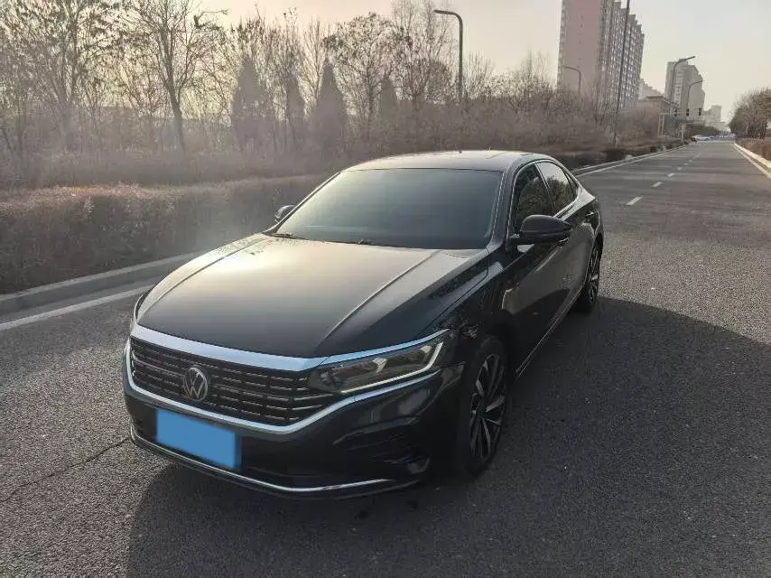 2023 Volkswagen Passat 2.0T 186HP L4 7DCT