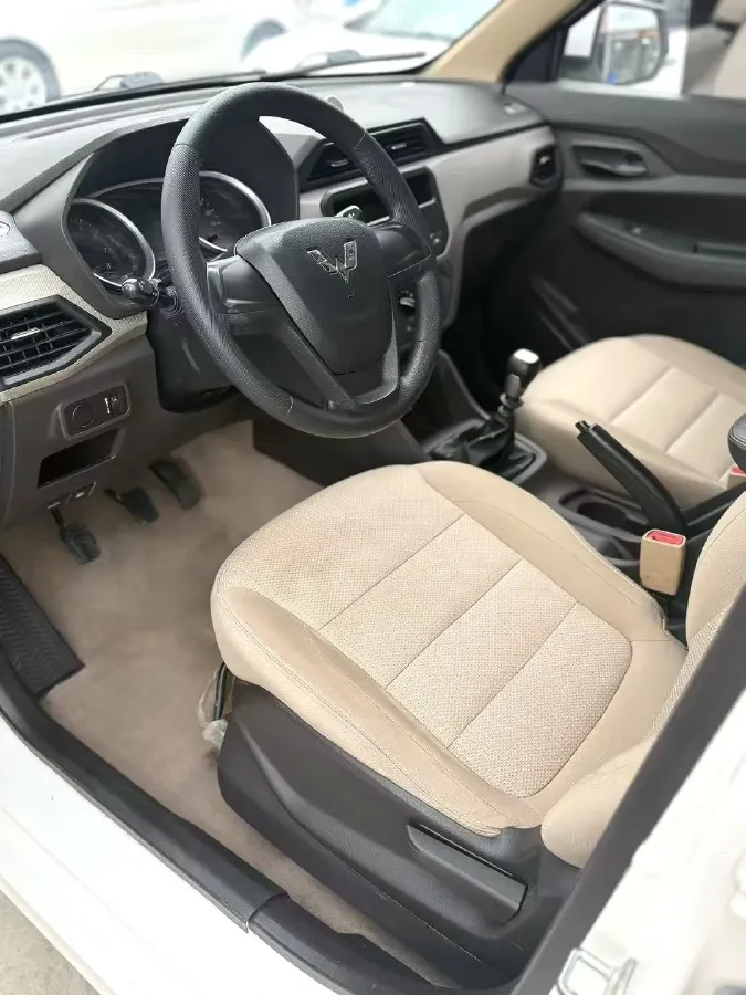 2019 WuLing HongGuang 1.5L 99HP L4 6MT,autocango,china used car exporter,china ev exporter,chinese used car exporter,chinese used ev exporter