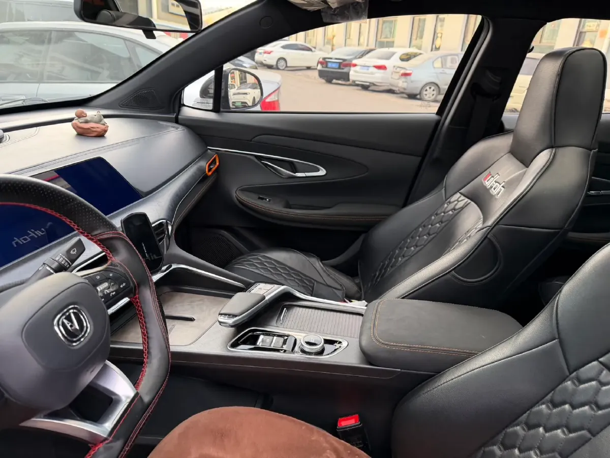 2023 ChangAn UNI-T 1.5T 188HP L4 7DCT,autocango,china used car exporter,china ev exporter,chinese used car exporter,chinese used ev exporter