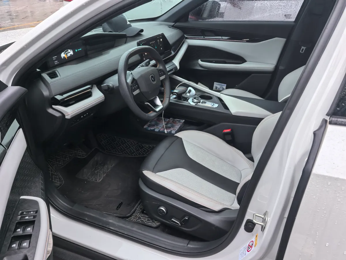 2024 ChangAn UNI-V iDD 1.5L 110HP L4 E-CVT PHEV 18.99KWH,autocango,china used car exporter,china ev exporter,chinese used car exporter,chinese used ev exporter