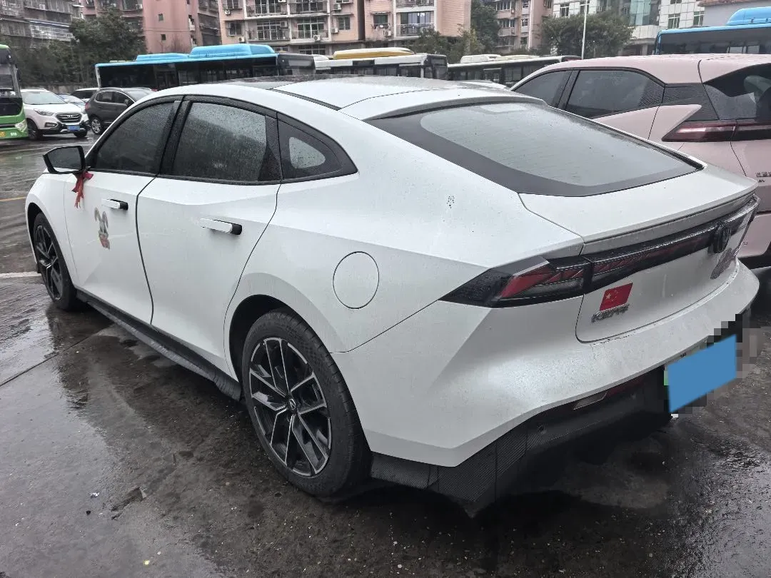 2024 ChangAn UNI-V iDD 1.5L 110HP L4 E-CVT PHEV 18.99KWH,autocango,china used car exporter,china ev exporter,chinese used car exporter,chinese used ev exporter