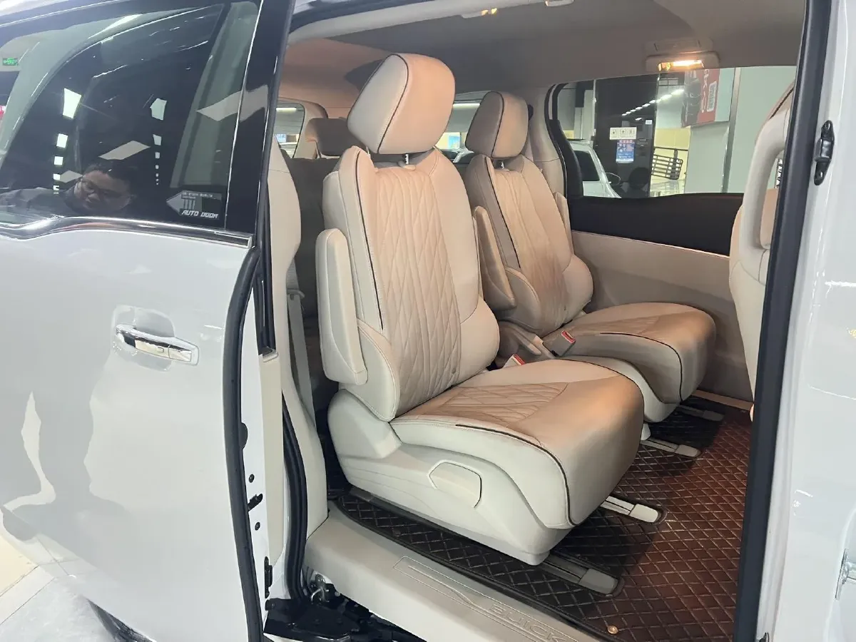 2022 Buick GL8 2.0T 237HP L4 9AT,autocango,china used car exporter,china ev exporter,chinese used car exporter,chinese used ev exporter