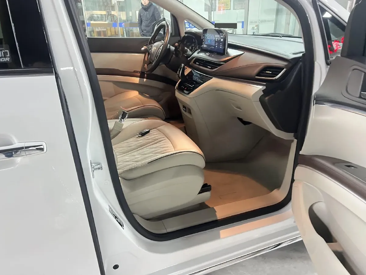 2022 Buick GL8 2.0T 237HP L4 9AT,autocango,china used car exporter,china ev exporter,chinese used car exporter,chinese used ev exporter