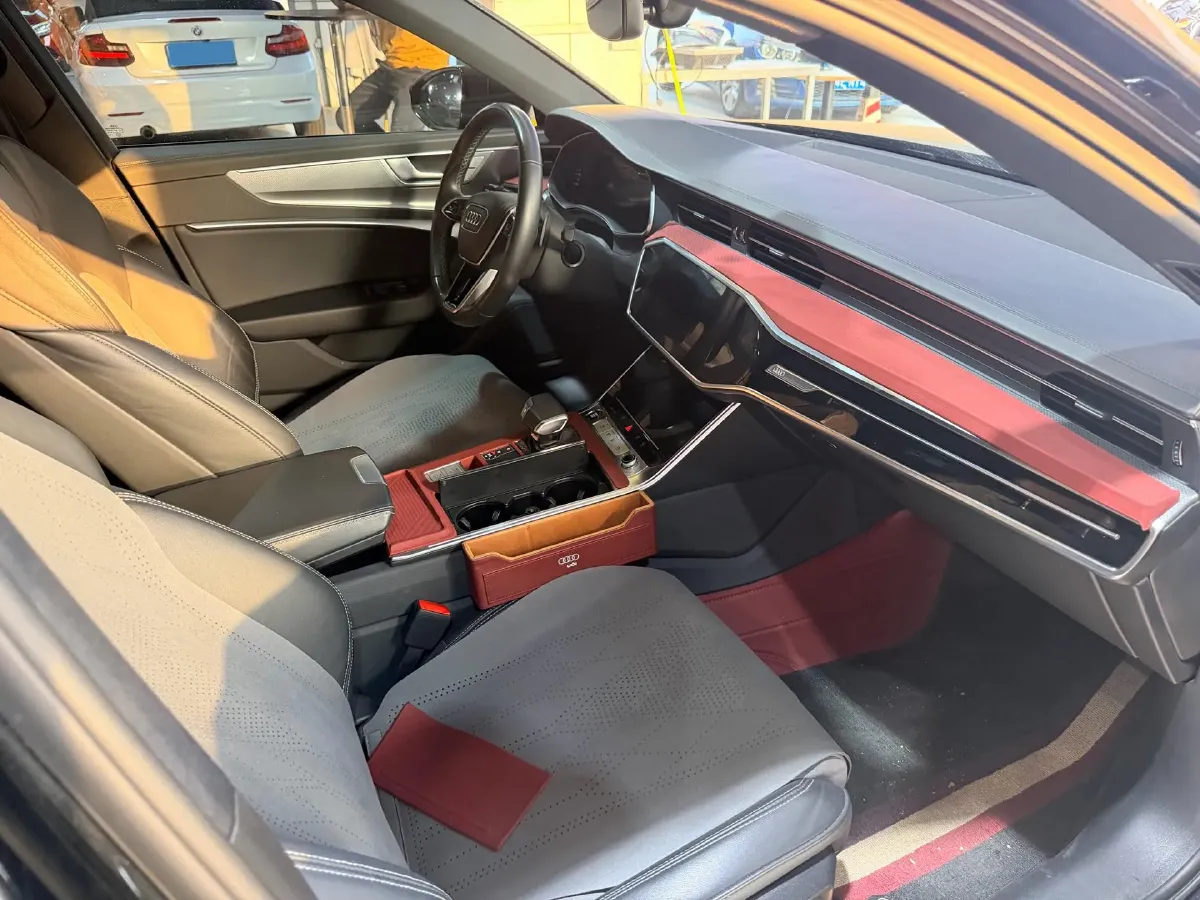 2024 Audi A6L 2.0T 245HP L4 7DCT,autocango,china used car exporter,china ev exporter,chinese used car exporter,chinese used ev exporter