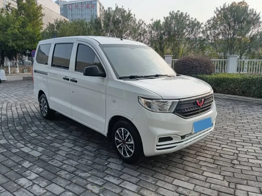2019 WuLing HongGuang V 1.5L 99HP L4 6MT,autocango,china used car exporter,china ev exporter,chinese used car exporter,chinese used ev exporter
