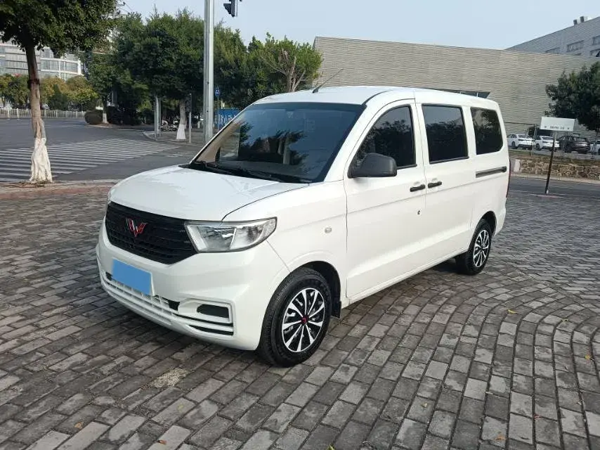 2019 WuLing HongGuang V 1.5L 99HP L4 6MT