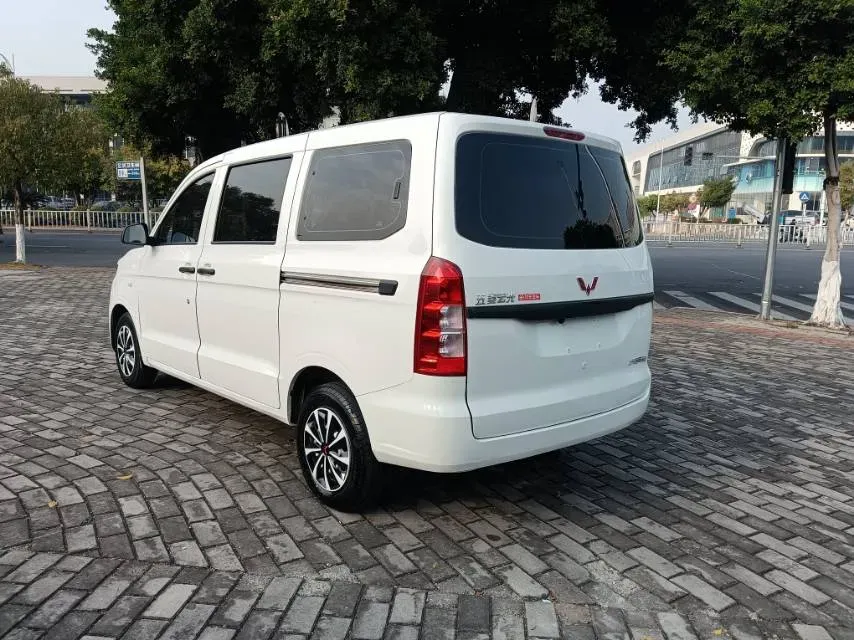 2019 WuLing HongGuang V 1.5L 99HP L4 6MT,autocango,china used car exporter,china ev exporter,chinese used car exporter,chinese used ev exporter