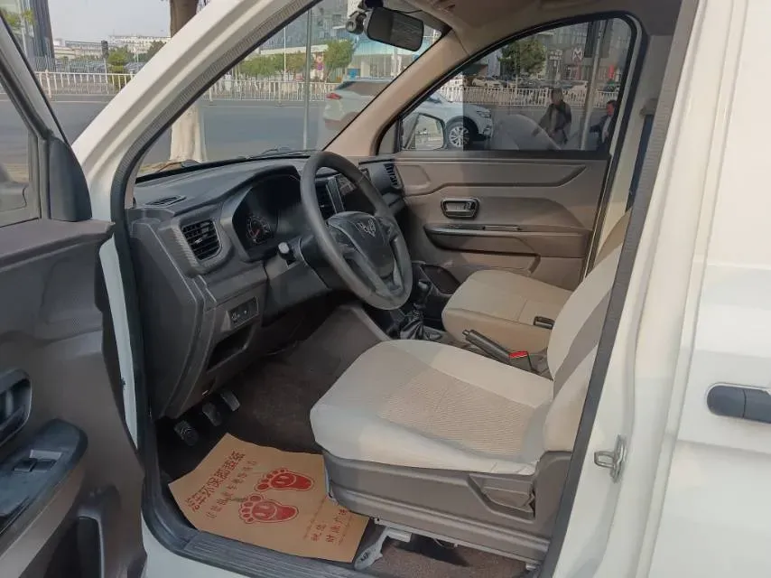 2019 WuLing HongGuang V 1.5L 99HP L4 6MT,autocango,china used car exporter,china ev exporter,chinese used car exporter,chinese used ev exporter