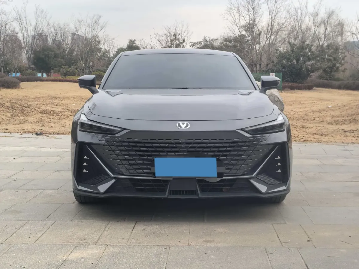 2022 ChangAn UNI-V 1.5T 188HP L4 7DCT,autocango,china used car exporter,china ev exporter,chinese used car exporter,chinese used ev exporter