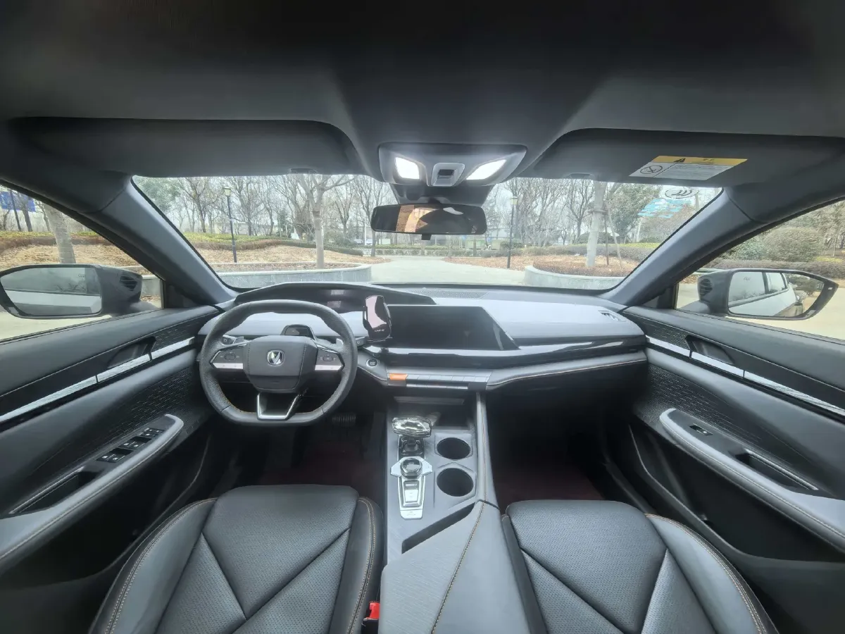 2022 ChangAn UNI-V 1.5T 188HP L4 7DCT,autocango,china used car exporter,china ev exporter,chinese used car exporter,chinese used ev exporter