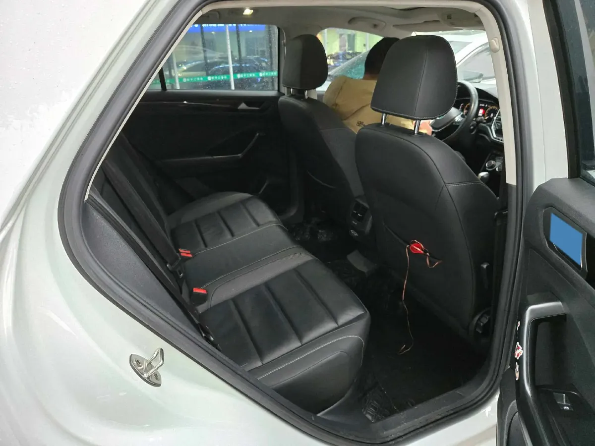 2021 Volkswagen T-Roc 1.4T 150HP L4 7DCT,autocango,china used car exporter,china ev exporter,chinese used car exporter,chinese used ev exporter