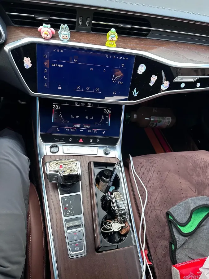 2025 Audi A6L 2.0T 245HP L4 7DCT,autocango,china used car exporter,china ev exporter,chinese used car exporter,chinese used ev exporter