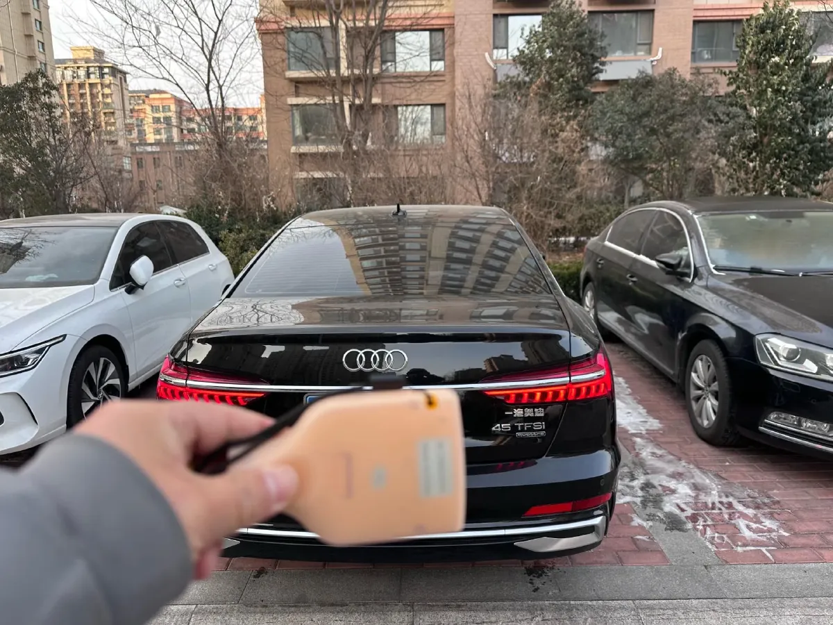 2025 Audi A6L 2.0T 245HP L4 7DCT,autocango,china used car exporter,china ev exporter,chinese used car exporter,chinese used ev exporter