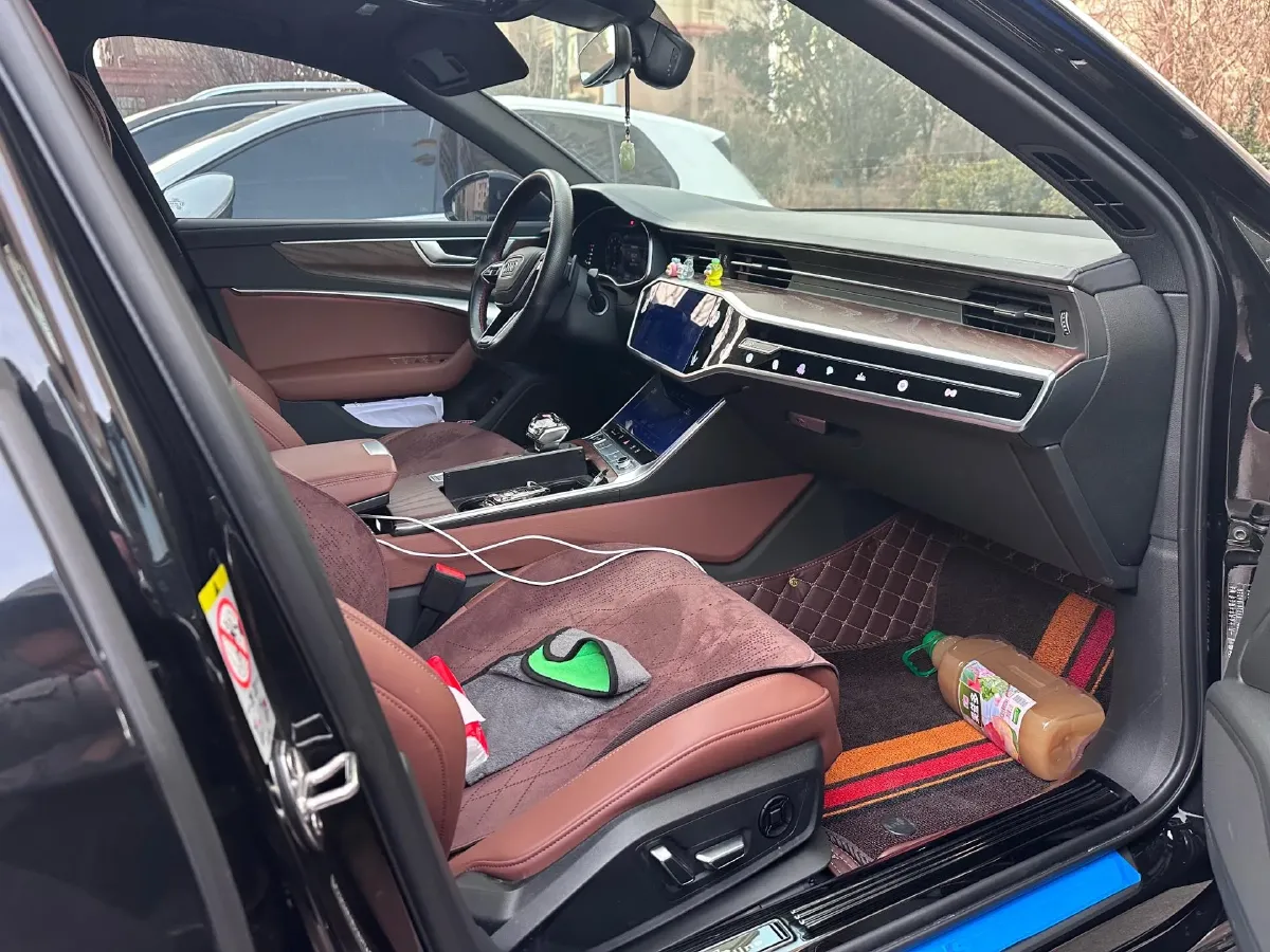 2025 Audi A6L 2.0T 245HP L4 7DCT,autocango,china used car exporter,china ev exporter,chinese used car exporter,chinese used ev exporter