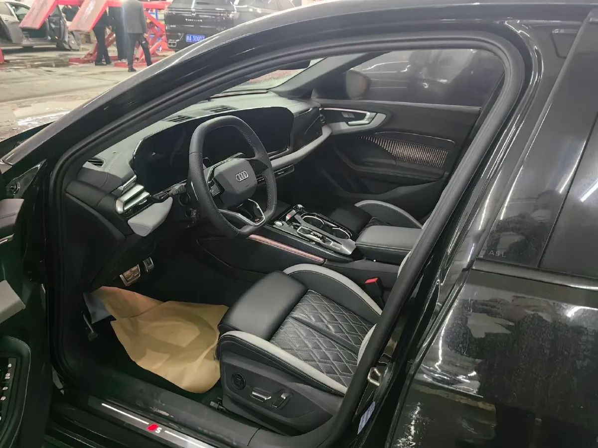 2026 Audi A5L 2.0T 204HP L4 7DCT,autocango,china used car exporter,china ev exporter,chinese used car exporter,chinese used ev exporter