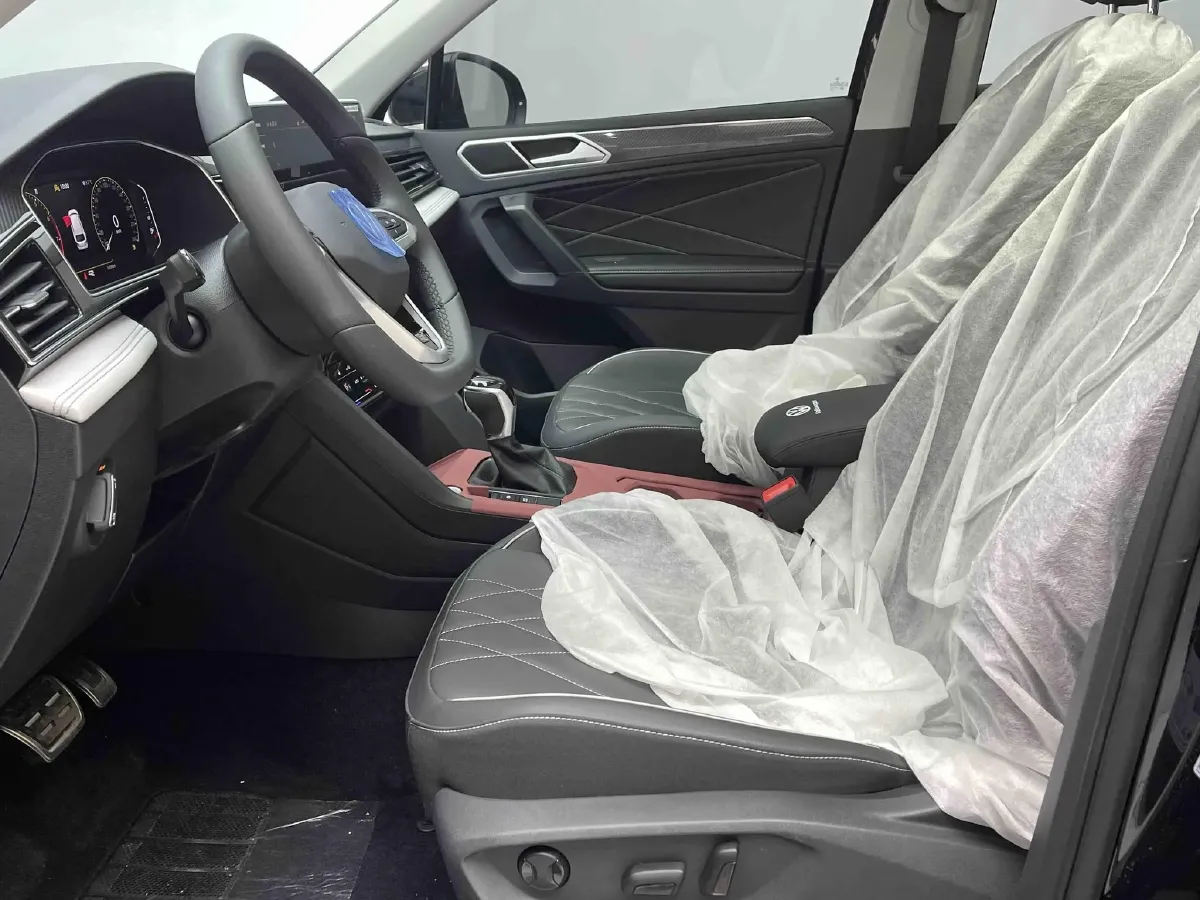 2025 Volkswagen Tiguan L 2.0T 186HP L4 7DCT,autocango,china used car exporter,china ev exporter,chinese used car exporter,chinese used ev exporter