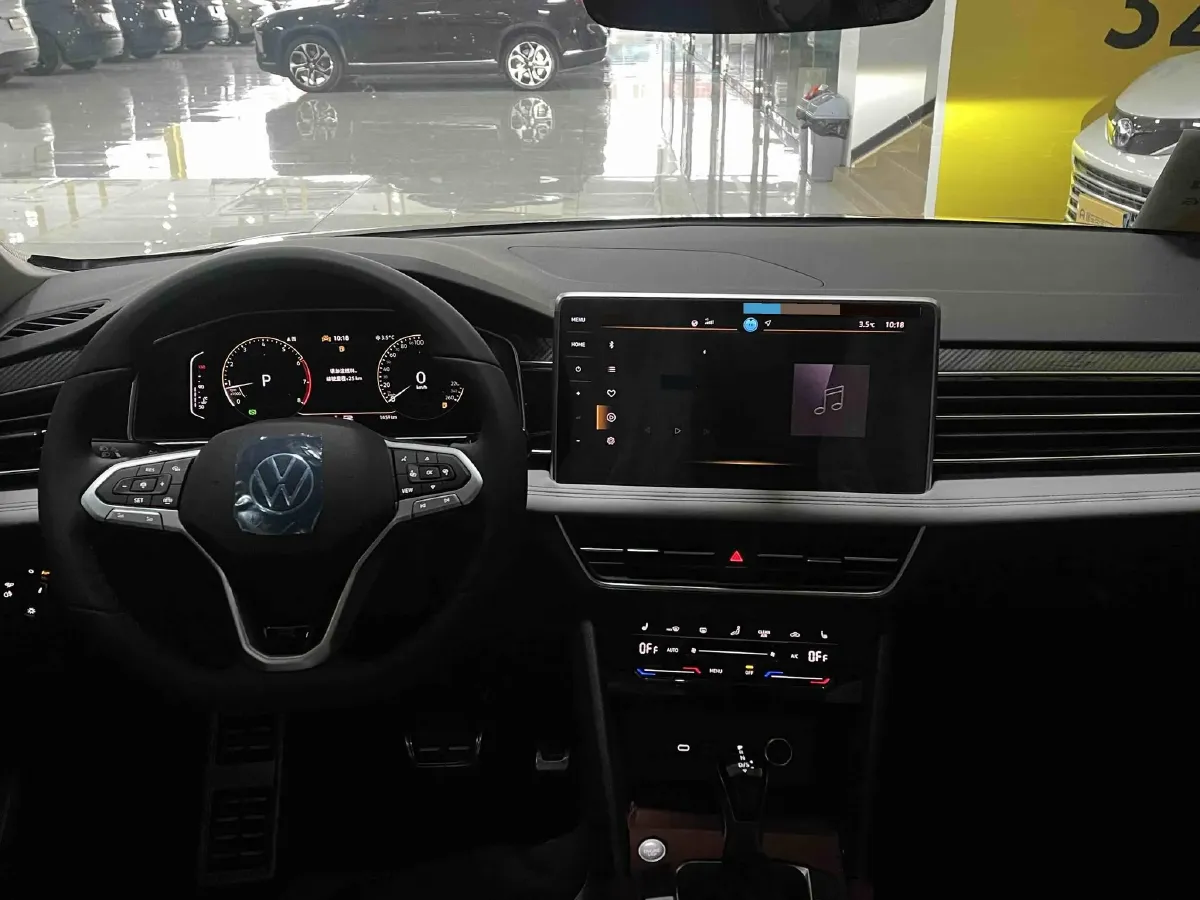 2025 Volkswagen Tiguan L 2.0T 186HP L4 7DCT,autocango,china used car exporter,china ev exporter,chinese used car exporter,chinese used ev exporter