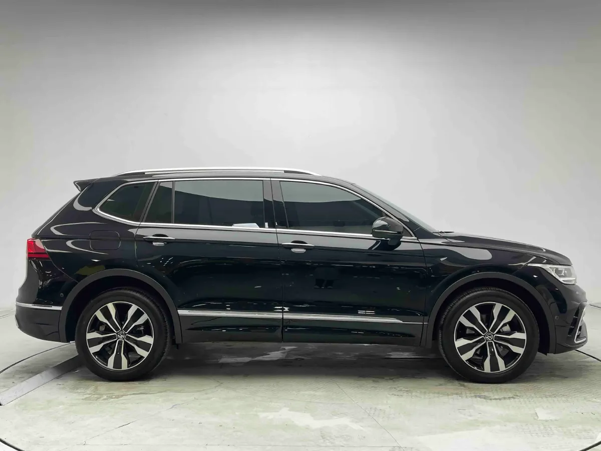 2025 Volkswagen Tiguan L 2.0T 186HP L4 7DCT,autocango,china used car exporter,china ev exporter,chinese used car exporter,chinese used ev exporter