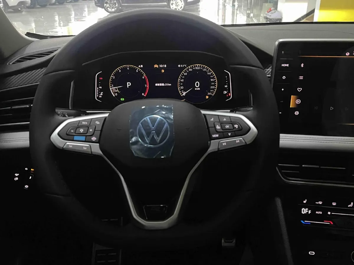 2025 Volkswagen Tiguan L 2.0T 186HP L4 7DCT,autocango,china used car exporter,china ev exporter,chinese used car exporter,chinese used ev exporter