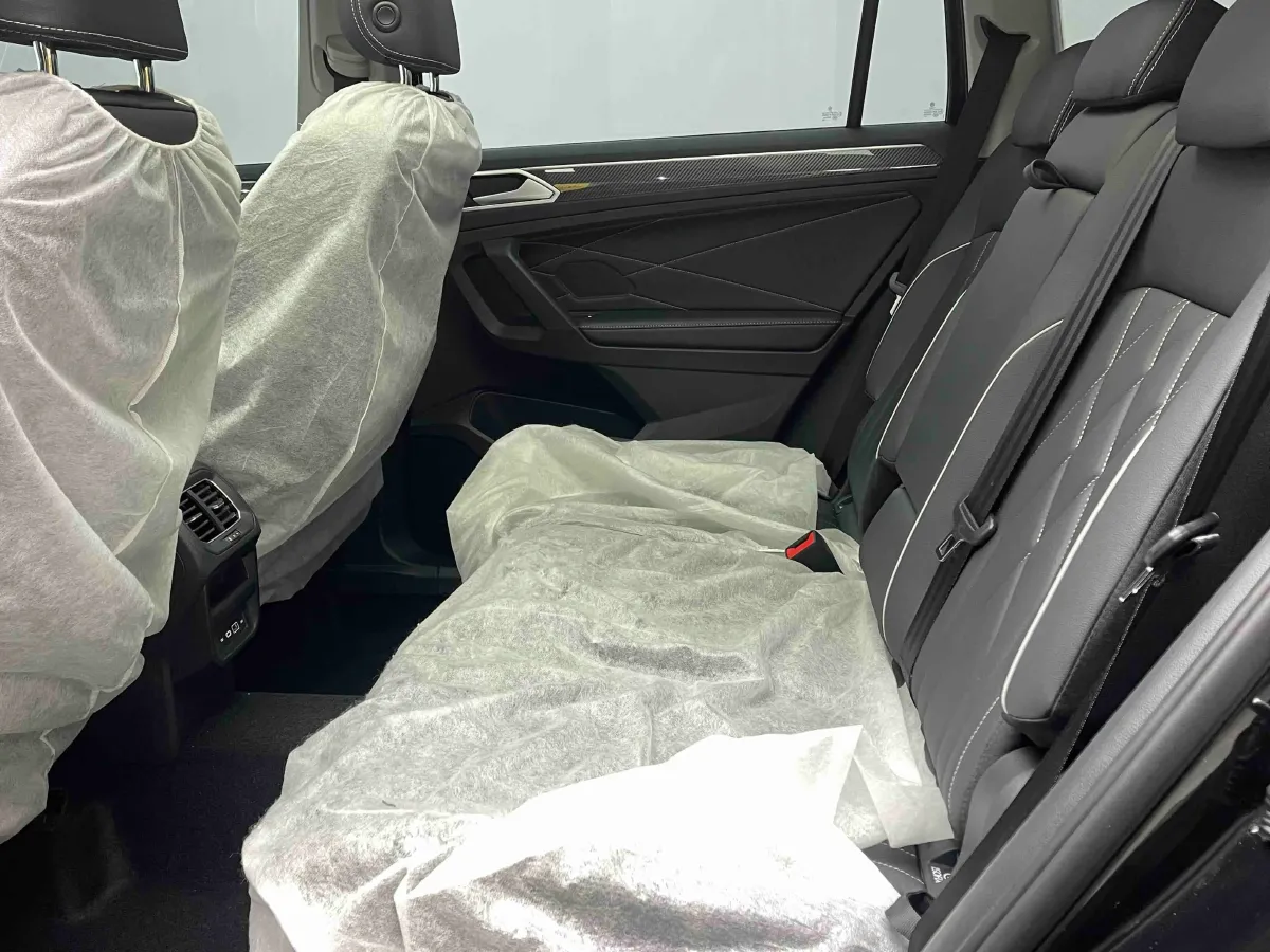 2025 Volkswagen Tiguan L 2.0T 186HP L4 7DCT,autocango,china used car exporter,china ev exporter,chinese used car exporter,chinese used ev exporter