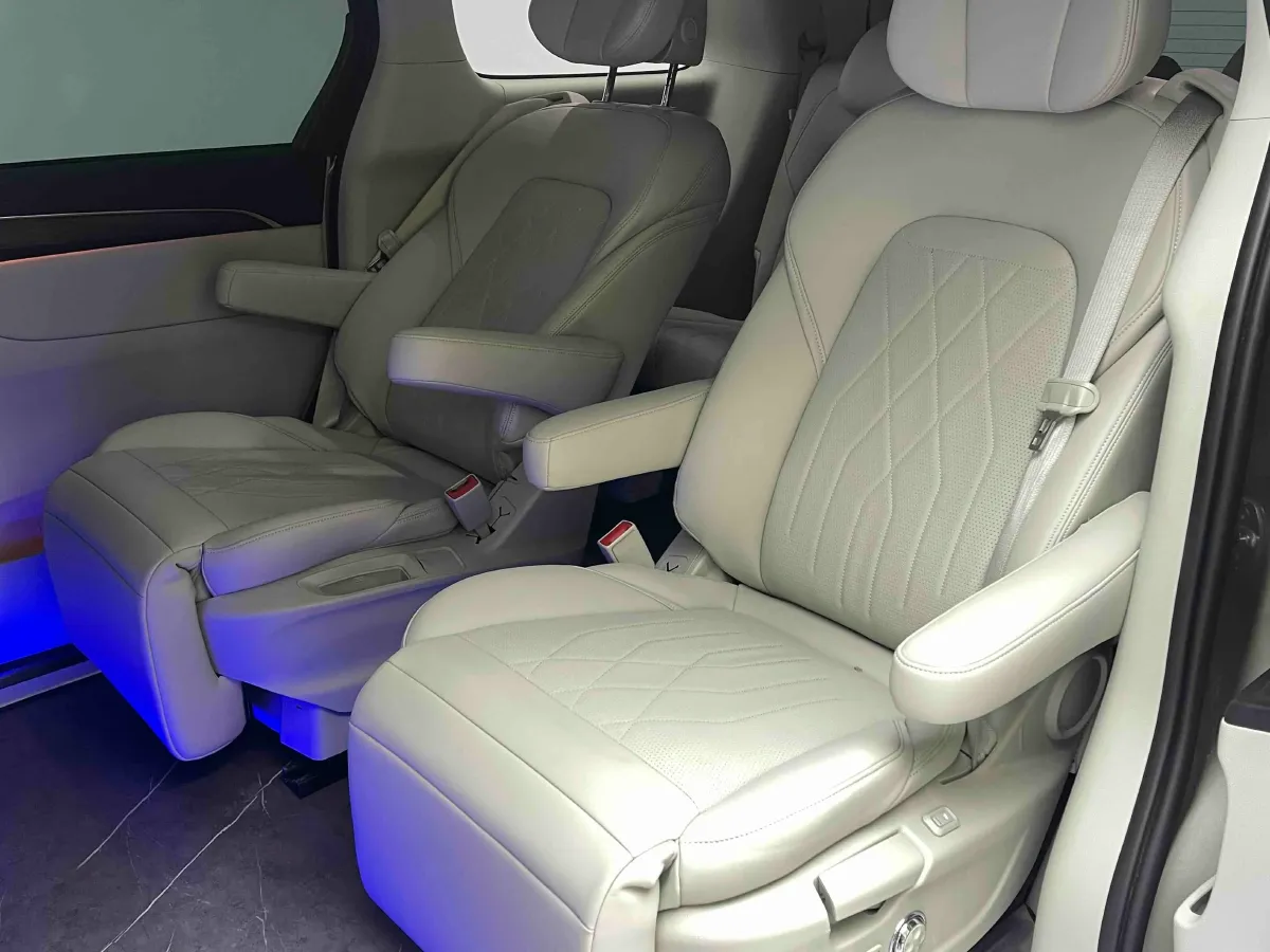 2023 Buick GL8 2.0T 237HP L4 9AT,autocango,china used car exporter,china ev exporter,chinese used car exporter,chinese used ev exporter