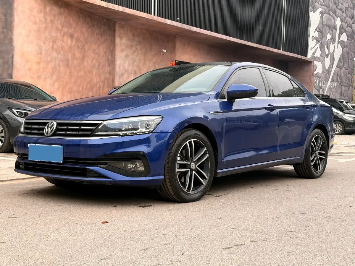 2021 Volkswagen T-Roc 1.4T 150HP L4 7DCT