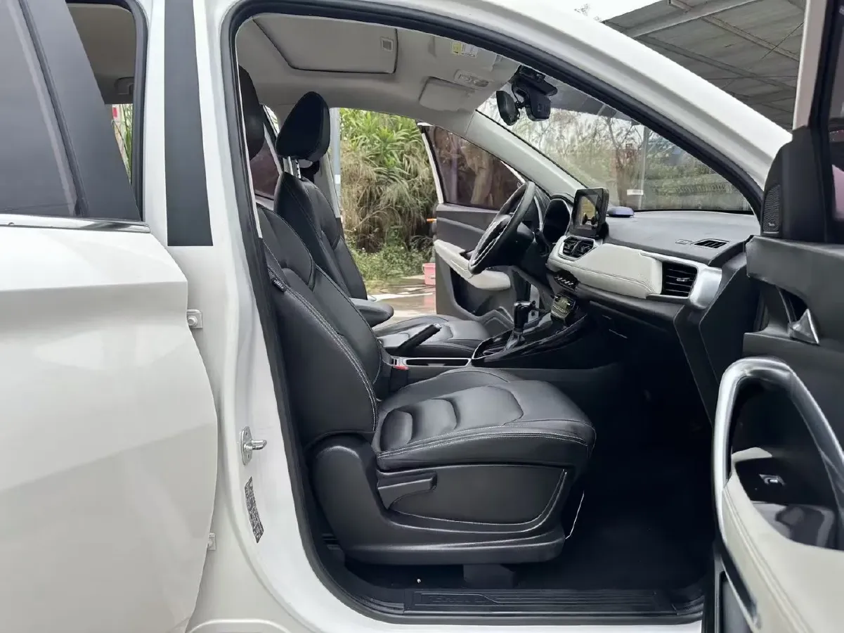 2019 BaoJun 530 1.5T 151HP L4 CVT,autocango,china used car exporter,china ev exporter,chinese used car exporter,chinese used ev exporter