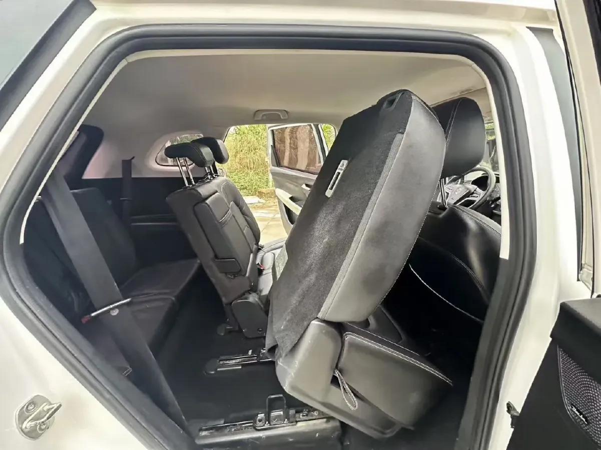 2019 BaoJun 530 1.5T 151HP L4 CVT,autocango,china used car exporter,china ev exporter,chinese used car exporter,chinese used ev exporter