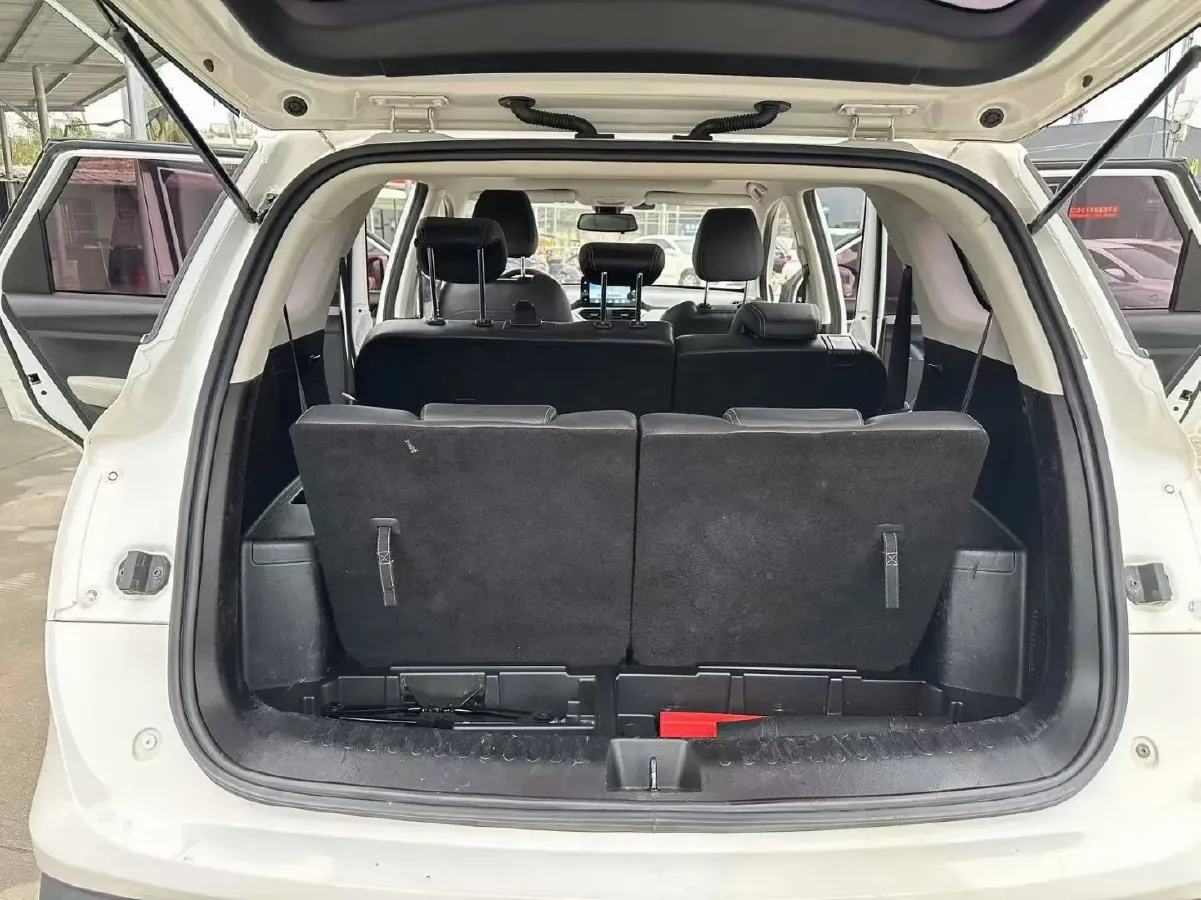 2019 BaoJun 530 1.5T 151HP L4 CVT,autocango,china used car exporter,china ev exporter,chinese used car exporter,chinese used ev exporter