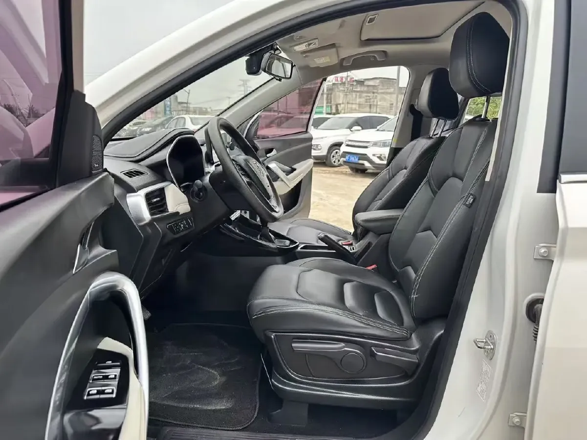 2019 BaoJun 530 1.5T 151HP L4 CVT,autocango,china used car exporter,china ev exporter,chinese used car exporter,chinese used ev exporter