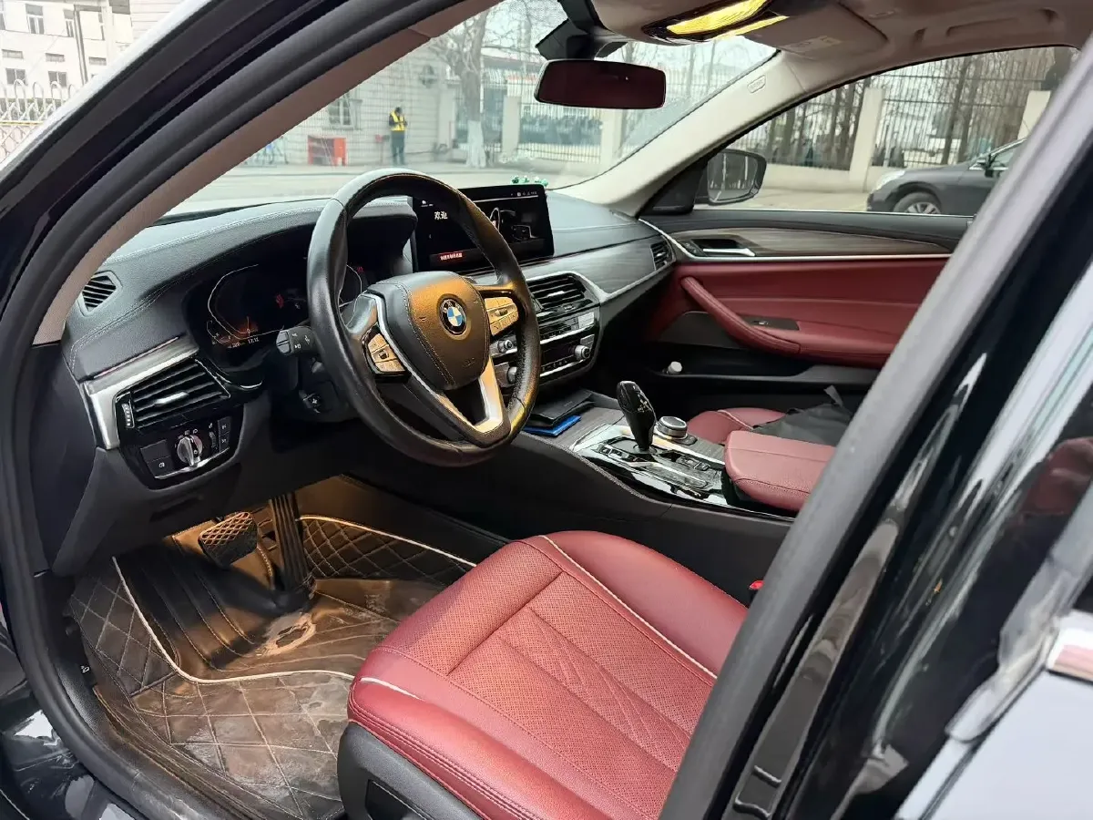 2022 BMW 5 Series 2.0T 252HP L4 8AT,autocango,china used car exporter,china ev exporter,chinese used car exporter,chinese used ev exporter