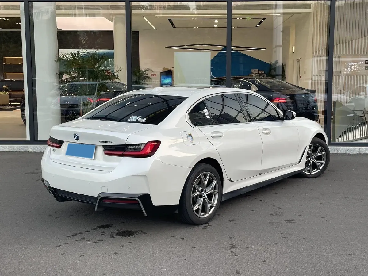 2024 BMW i3 BEV 70KWH,autocango,china used car exporter,china ev exporter,chinese used car exporter,chinese used ev exporter