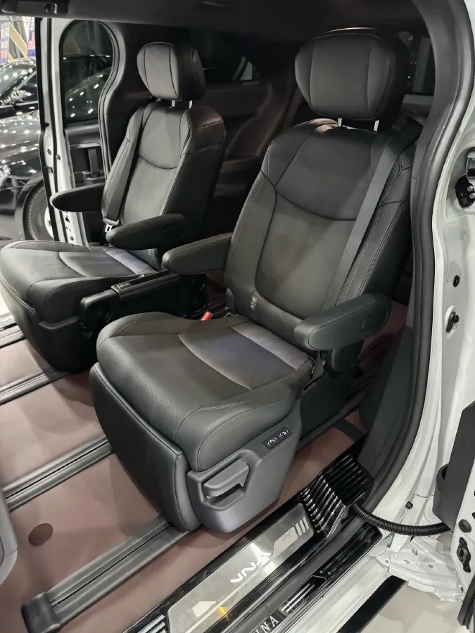 2023 Toyota Sienna 2.5L 189HP L4 E-CVT Hybrid,autocango,china used car exporter,china ev exporter,chinese used car exporter,chinese used ev exporter