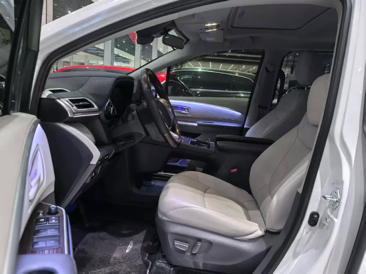 2024 Toyota Sienna 2.5L 189HP L4 E-CVT Hybrid,autocango,china used car exporter,china ev exporter,chinese used car exporter,chinese used ev exporter