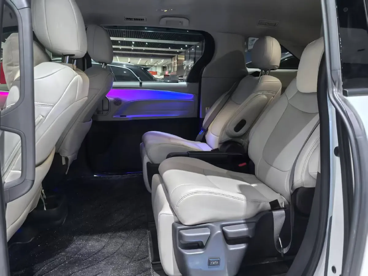 2024 Toyota Sienna 2.5L 189HP L4 E-CVT Hybrid,autocango,china used car exporter,china ev exporter,chinese used car exporter,chinese used ev exporter