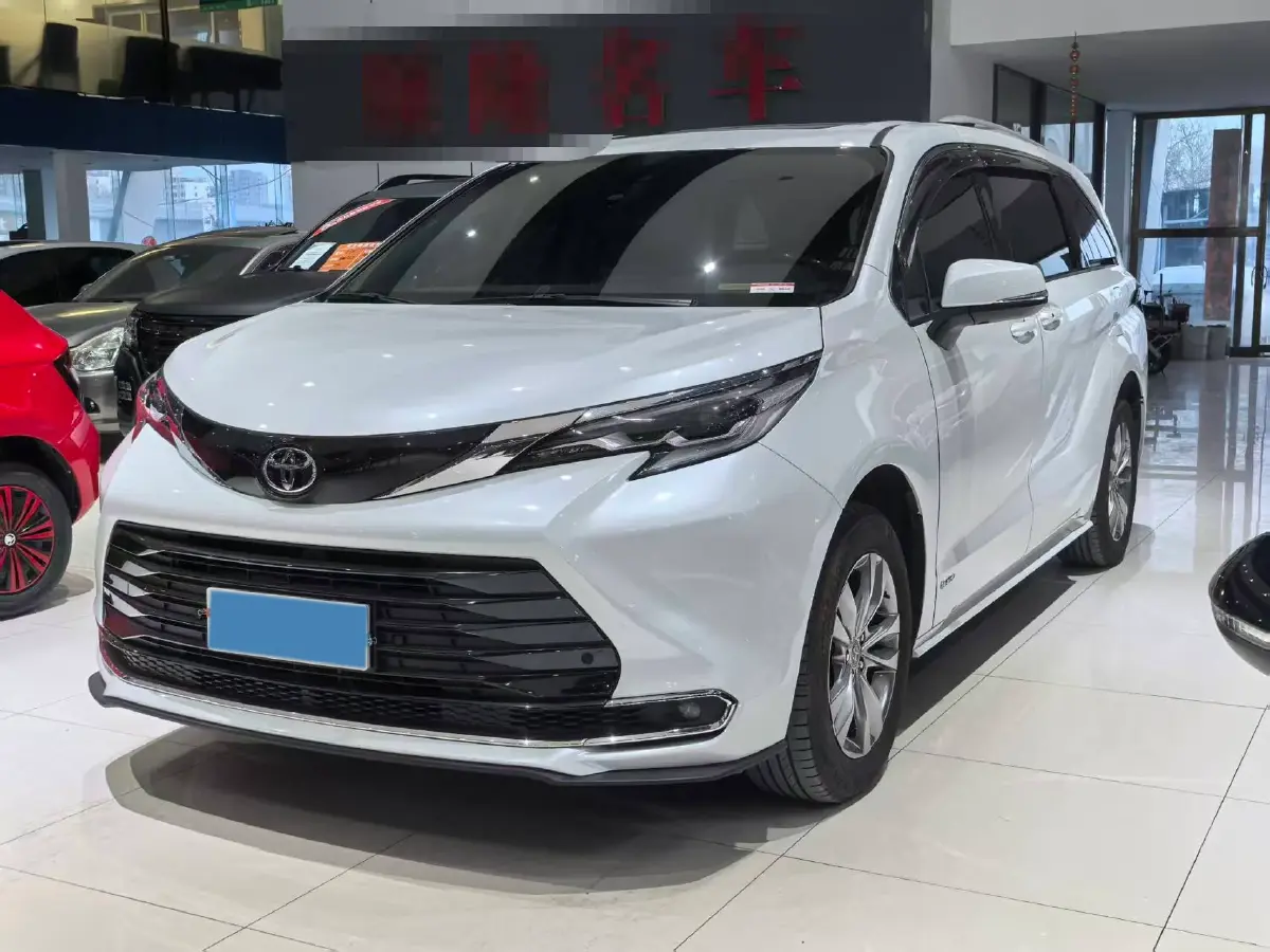 2024 Toyota Sienna 2.5L 189HP L4 E-CVT Hybrid