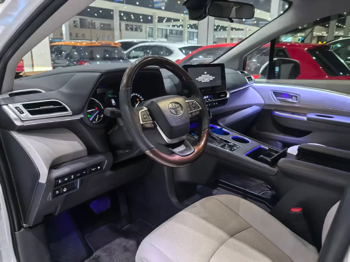 2024 Toyota Sienna 2.5L 189HP L4 E-CVT Hybrid,autocango,china used car exporter,china ev exporter,chinese used car exporter,chinese used ev exporter