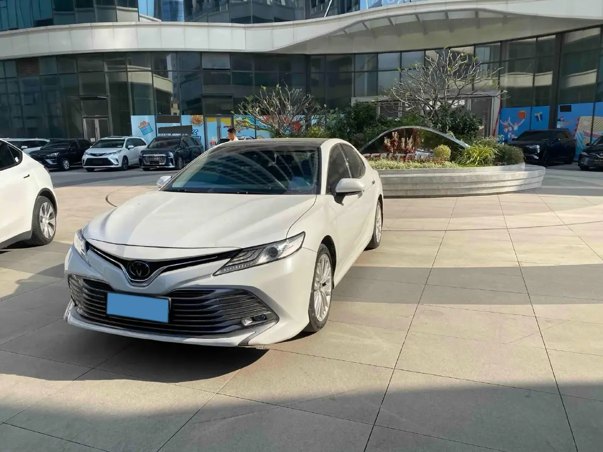 2019 Toyota Camry 2.5L 209HP L4 8AT