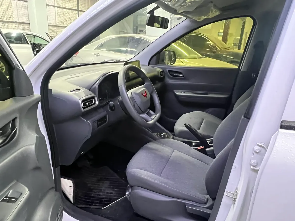 2024 WuLing HongGuang New Energy BEV 32.6KWH,autocango,china used car exporter,china ev exporter,chinese used car exporter,chinese used ev exporter